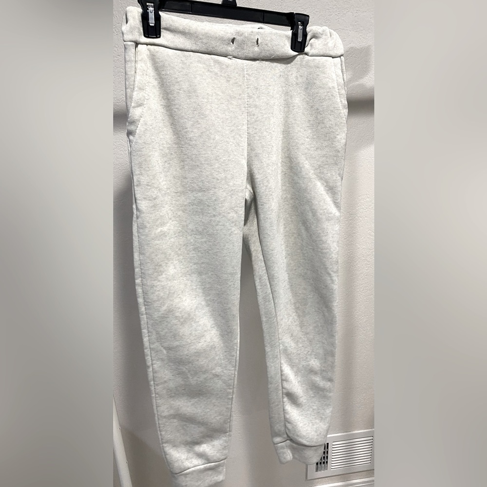 Grey sweatpants, elastic band